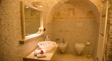 Trullo Mandorlo - Main private bathroom