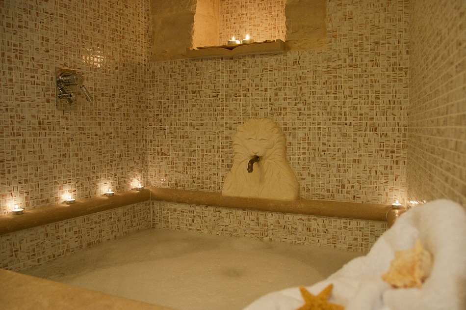 Trullo Mandorlo - bathroom details