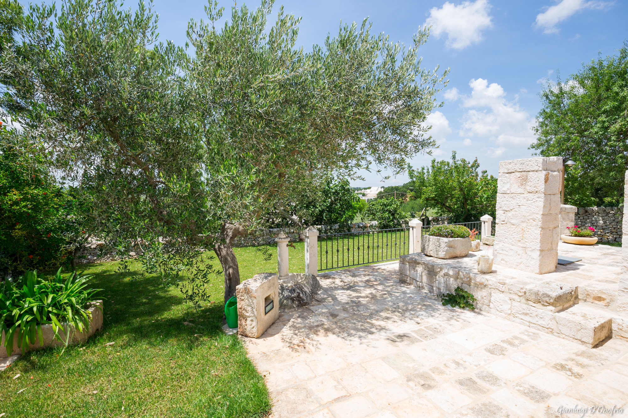 Trullo Mandorlo - garden