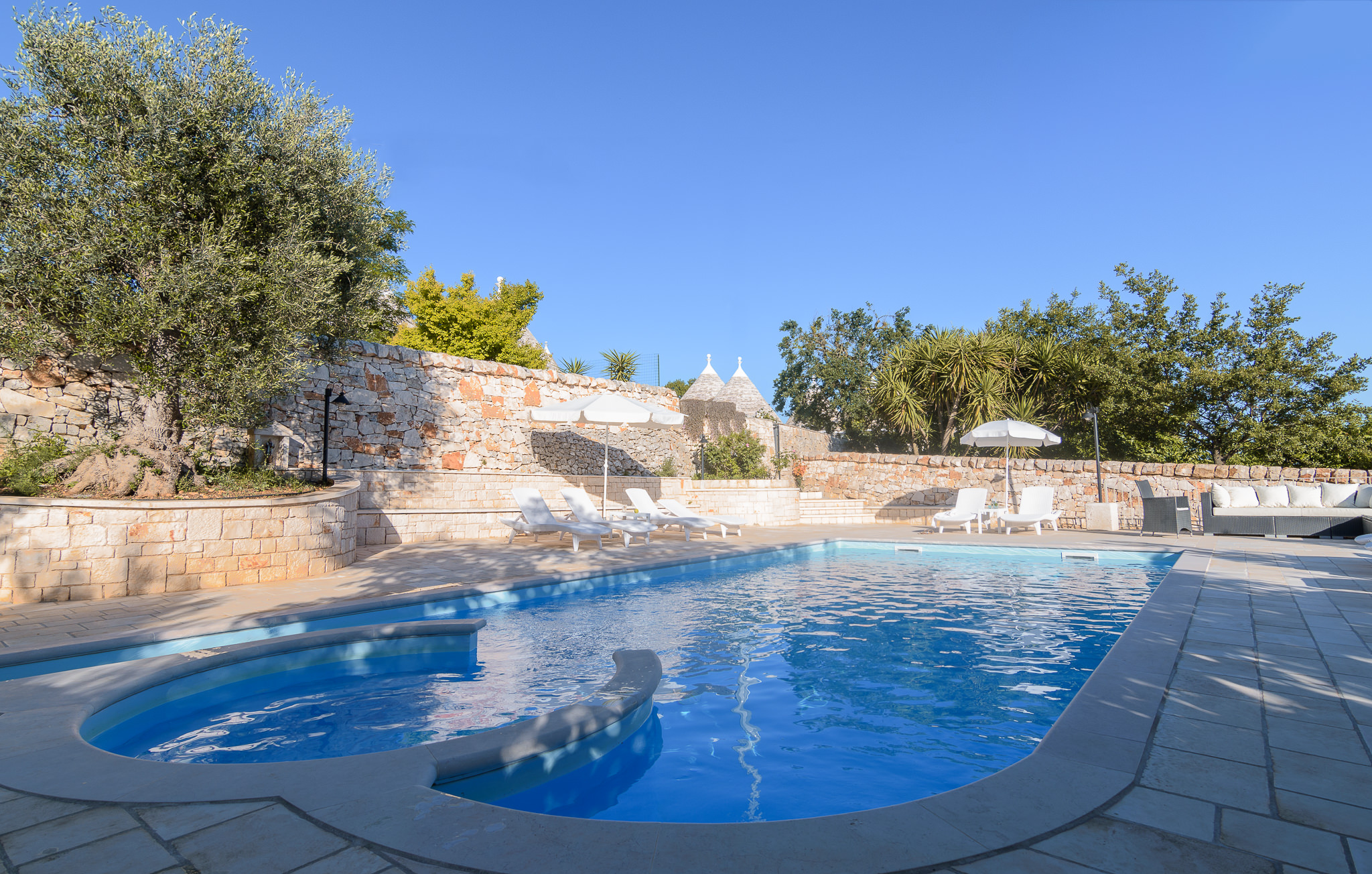 Trulli Angela - shared pool