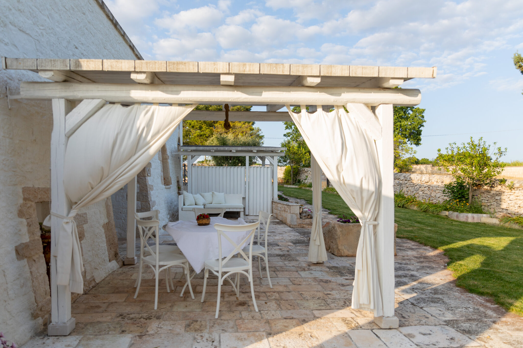 Trullo Mandorlo - outside patio