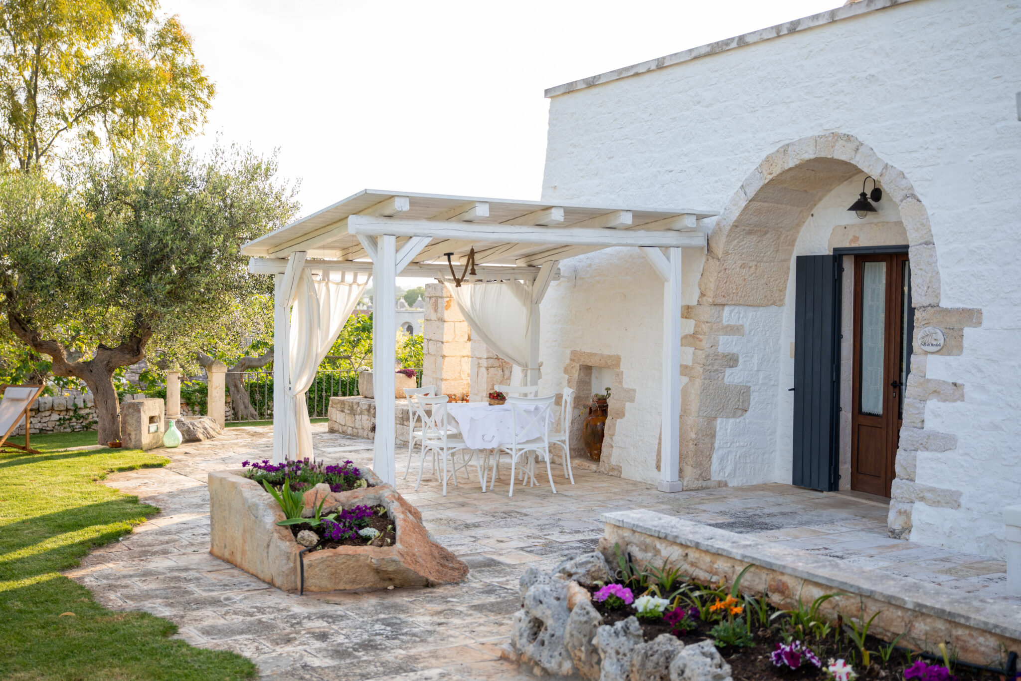 Trullo Mandorlo - main entrance