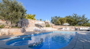 Trulli Angela - shared pool