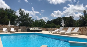 Trulli Angela - shared pool