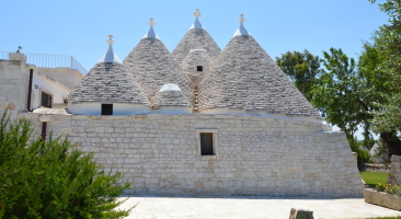 Trullo Mandorlo - back view