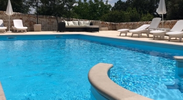 Trulli Angela - shared pool