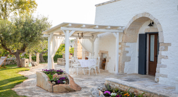 Trullo Mandorlo - main entrance